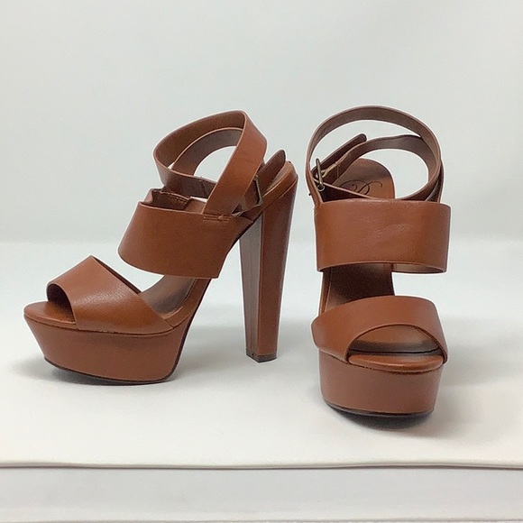 High heels - Picture 2 of 3